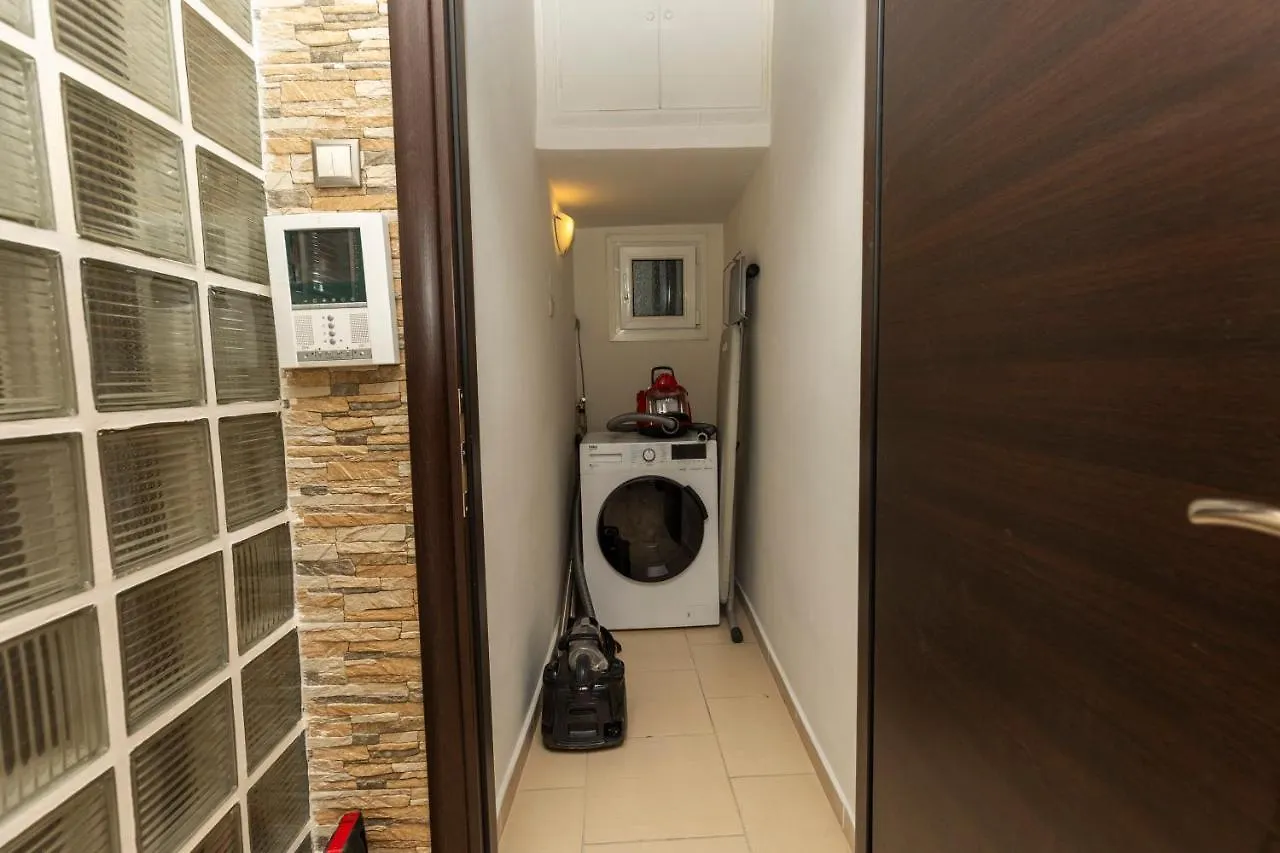Delmare Kram Vee Apartment 테살로니키